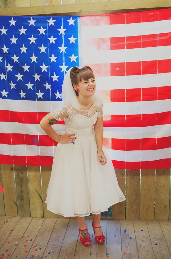 Robe de mariée vintage à manches courtes et longueur thé