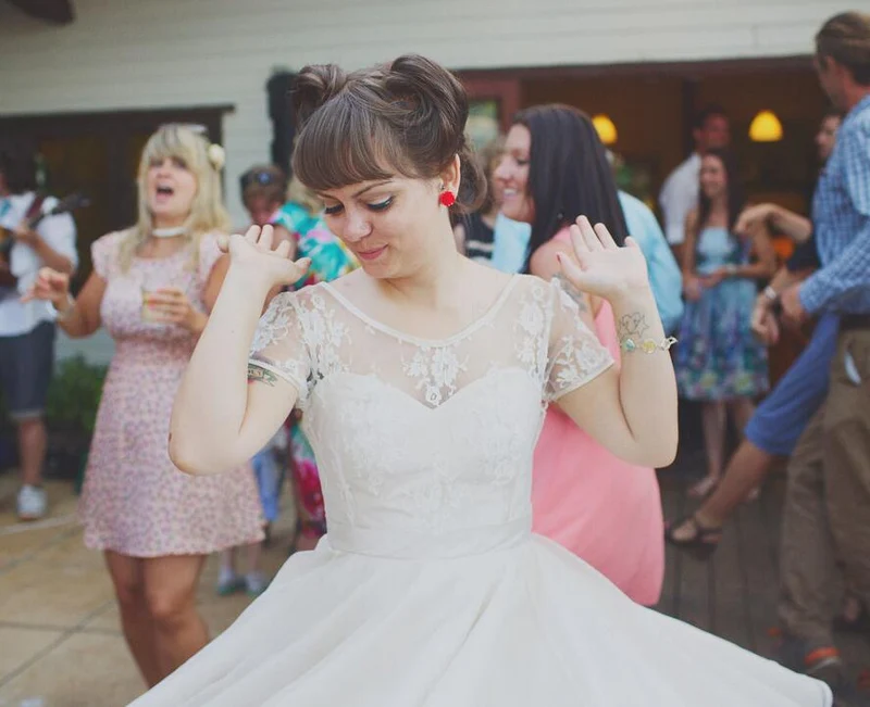 Robe de mariée vintage à manches courtes et longueur thé