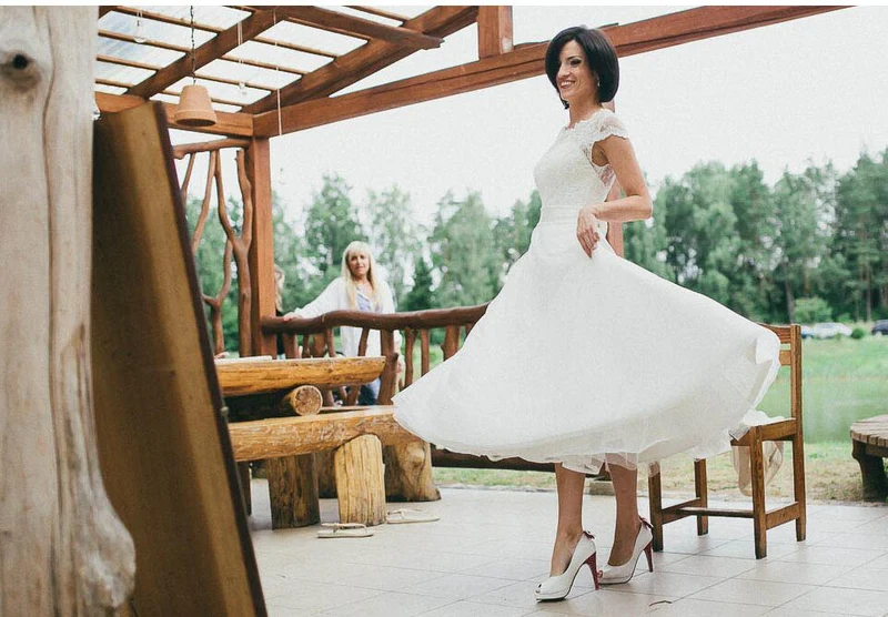 Robes de mariée en dentelle longueur thé Rockabilly pour mariées plus âgées