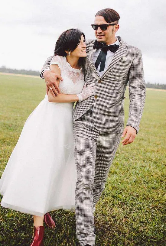 Robes de mariée en dentelle longueur thé Rockabilly pour mariées plus âgées