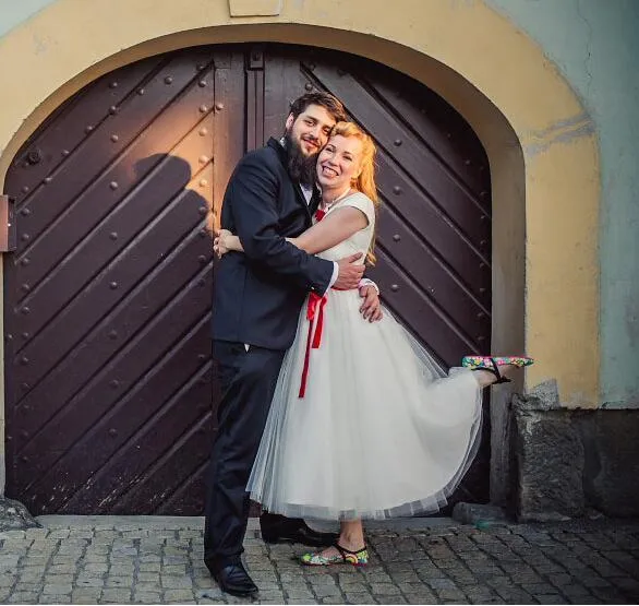 Robe de mariée courte à manches courtes style country des années 50