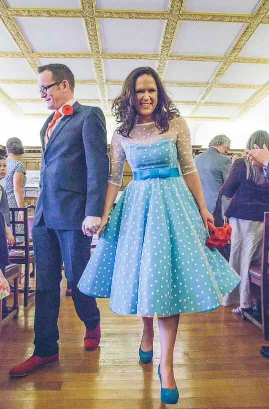 Robe de mariée courte vintage à pois bleus longueur thé avec manches 3/4