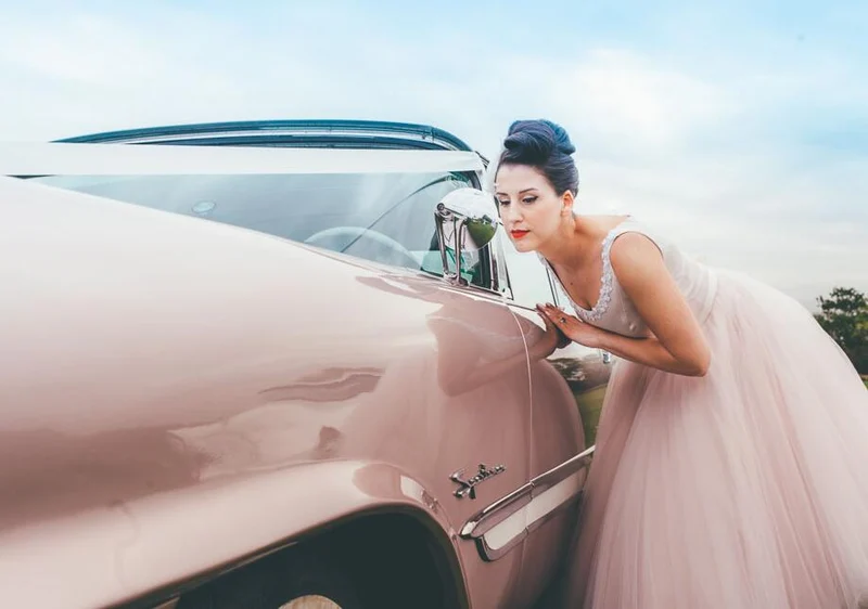 Délicate encolure dégagée longueur thé Vintage robe de mariée grange des années 1950