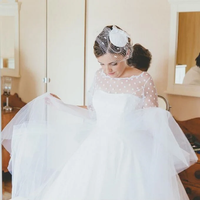 Robe de mariée rustique à pois, longueur thé, style campagnard, avec manches 1/2