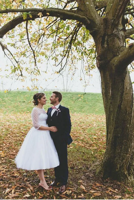 Robe de mariée rustique à pois, longueur thé, style campagnard, avec manches 1/2