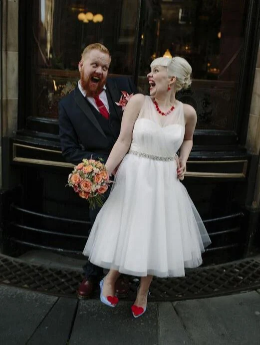 Robes de mariée de style campagnard romantiques abordables en tulle longueur thé