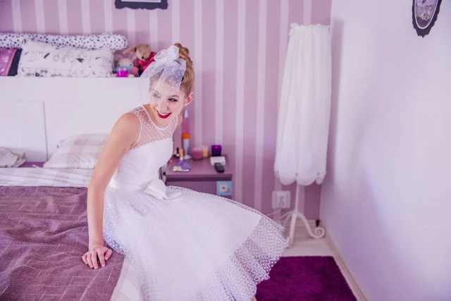 Tenue de mariage courte Rockabilly à pois abordable avec reliure en satin | Robe de mariée style années 50