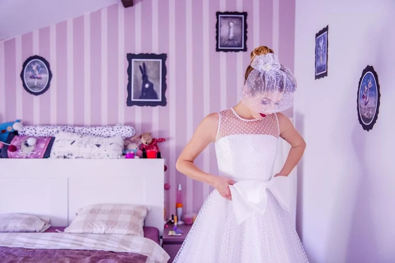Tenue de mariage courte Rockabilly à pois abordable avec reliure en satin | Robe de mariée style années 50