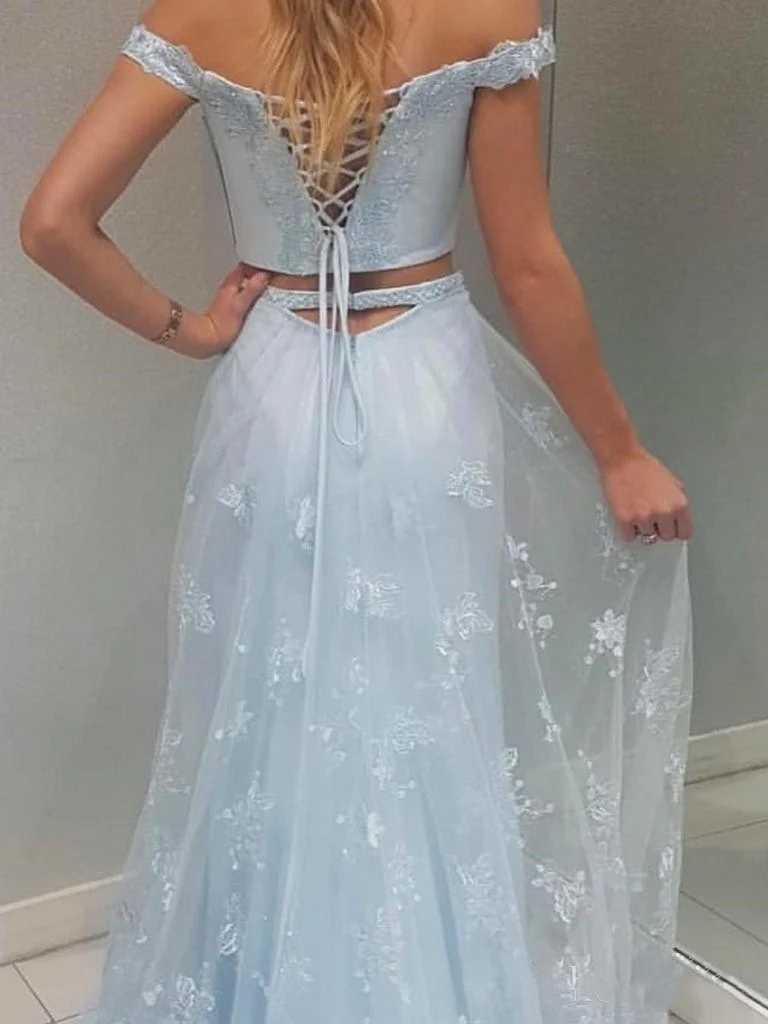 Robe de bal longue en dentelle bleu pâle, épaules dénudées, deux pièces, avec fente latérale