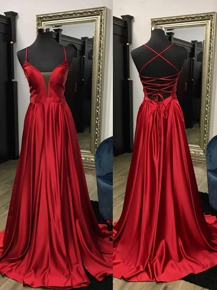 Robe de bal élégante en satin rouge, dos nu, bretelles croisées