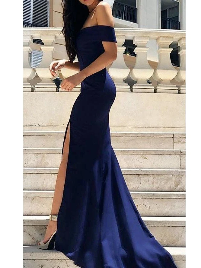 Superbe robe de bal moulante bleu marine à épaules dénudées avec fente