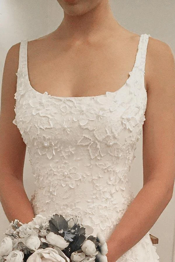 Robe de mariée en dentelle à col rond et coupe trapèze à couper le souffle