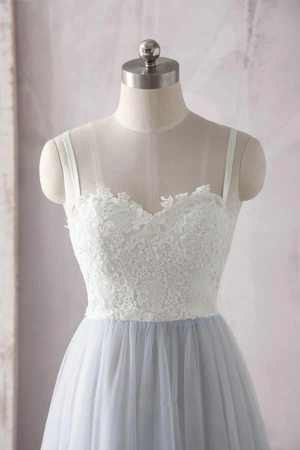Robe de bal trapèze en tulle et dentelle blanche, longue, col en cœur