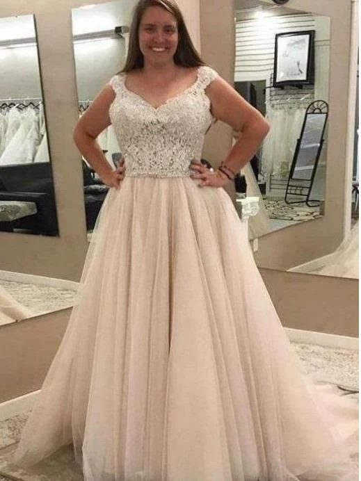 Robe de mariée grande taille à manches courtes avec haut en dentelle délicate et perles