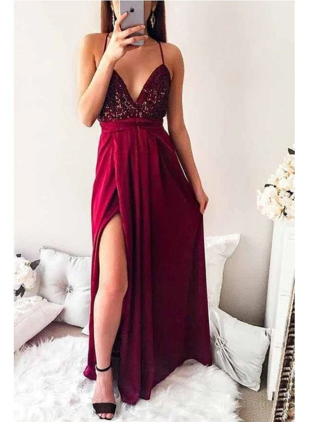 Délicate robe de bal senior bordeaux avec fente