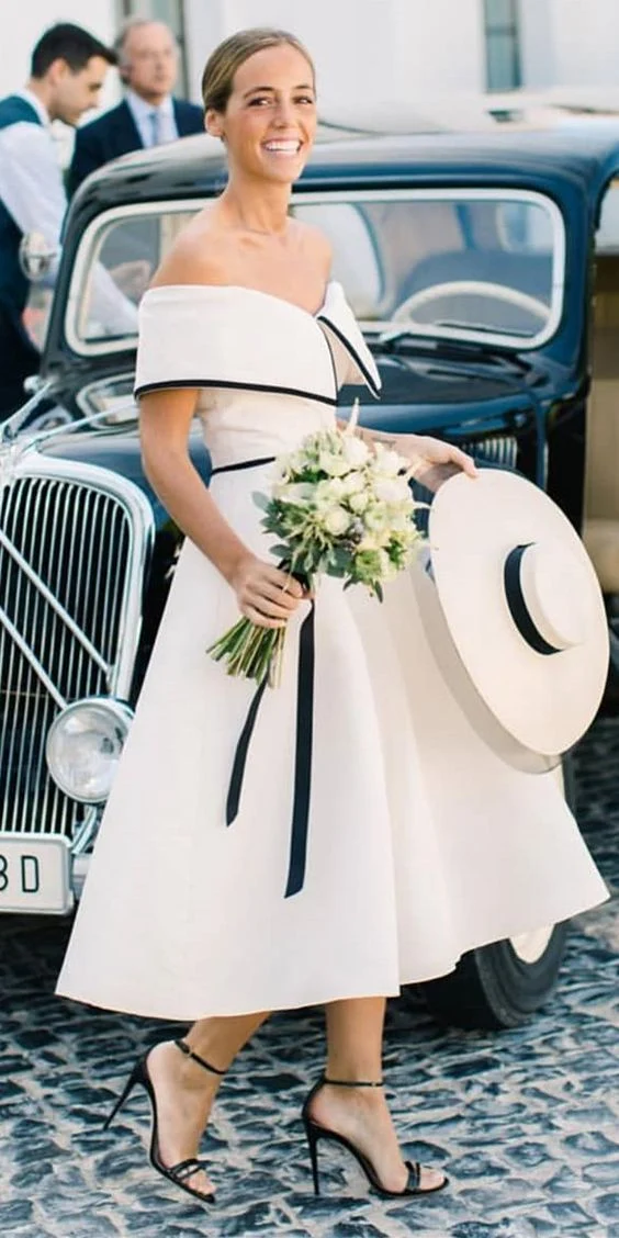 Robe de mariée élégante d'inspiration vintage, épaules dénudées, longueur thé, avec col châle en satin, GDC1110