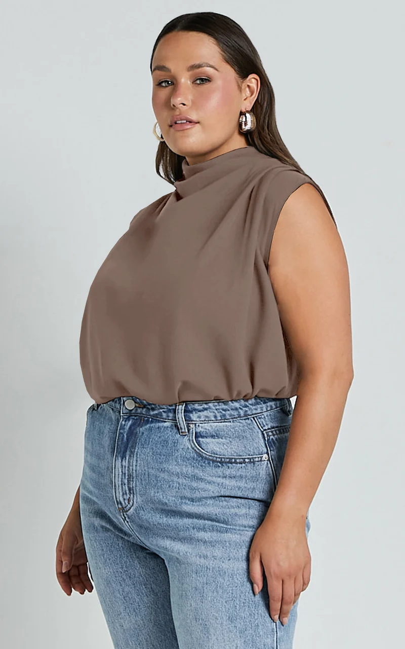 Arianae Top - High Neck Top in Mocha