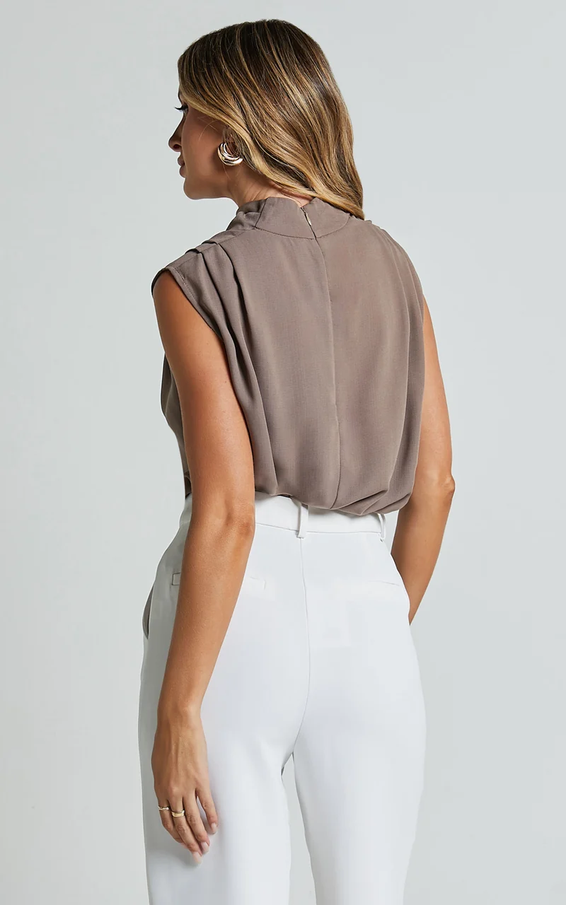 Arianae Top - High Neck Top in Mocha