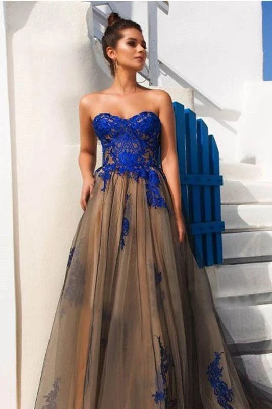 Robe de bal champagne en tulle sans bretelles sur mesure avec appliques en dentelle bleu royal