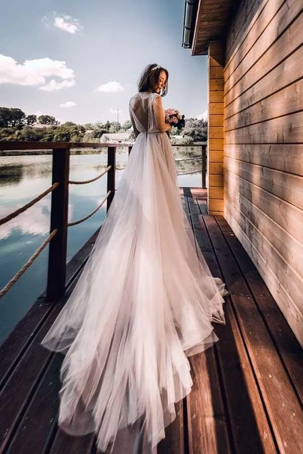 Robe de mariée d'automne bohème en tulle à col en V et dos en V
