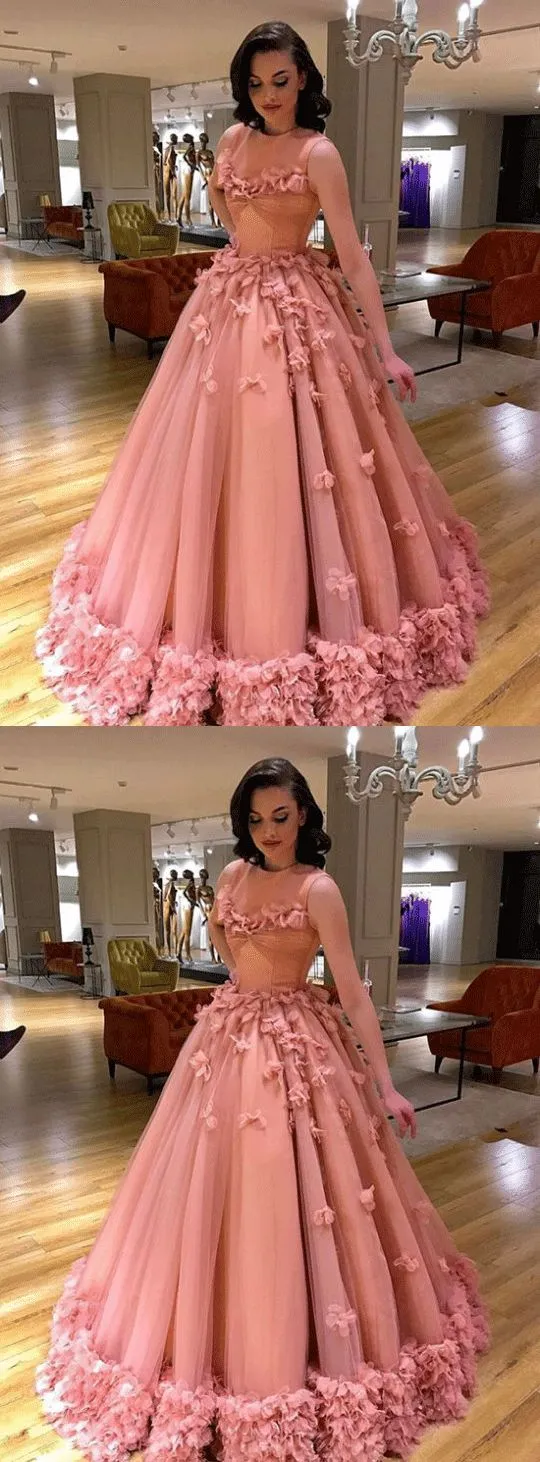 Robe de mariée de luxe en tulle coloré à col illusion avec ourlet à volants délicats