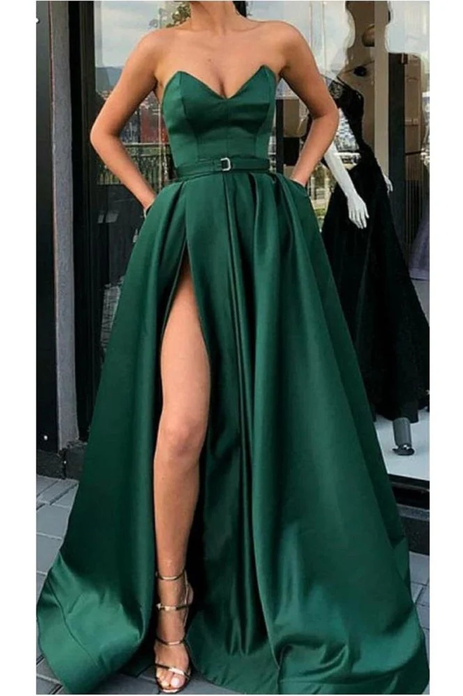 Robe de bal longue sans bretelles vert émeraude avec fente latérale et ceinture