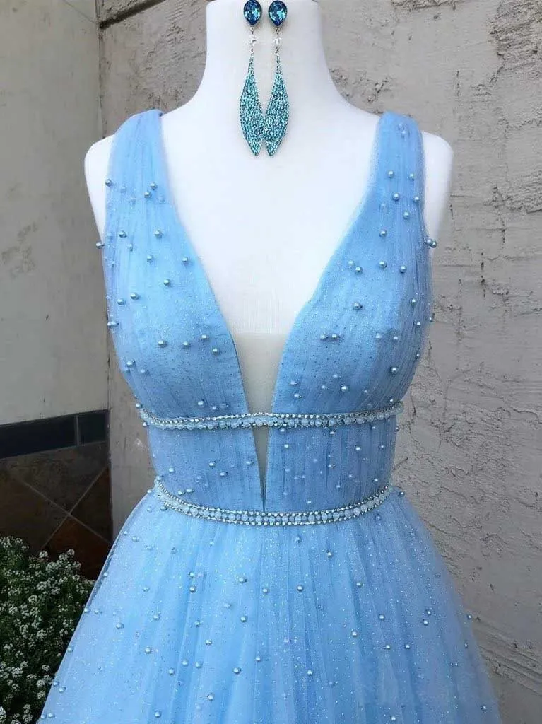 Robe de bal d'occasion en tulle bleu plongeant à col en V avec perles dispersées