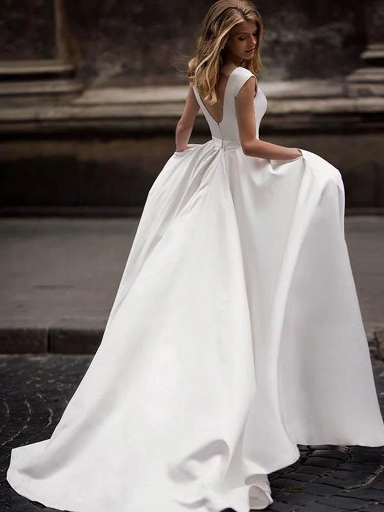 Robe de mariée longue en satin vintage à col bateau et poches