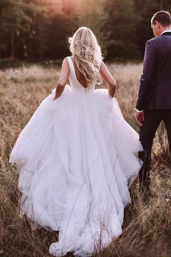 Robe de mariée d'automne modeste en tulle et satin à col bateau et dos bas