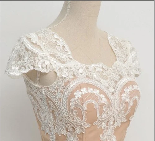 Robe de bal courte champagne vintage des années 50 avec appliques en dentelle blanche
