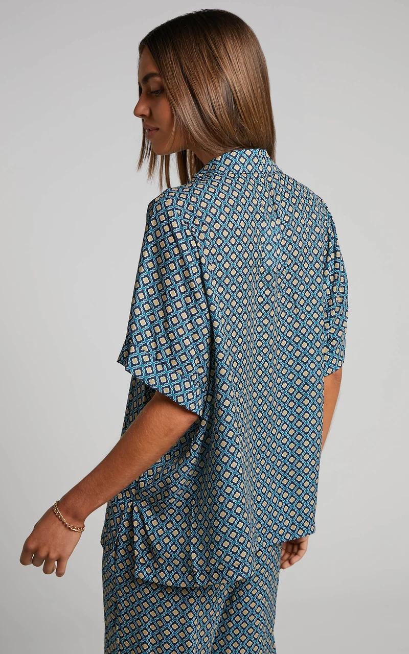 Brunita Shirt - Relaxed Short Sleeve Shirt in Tile Geo