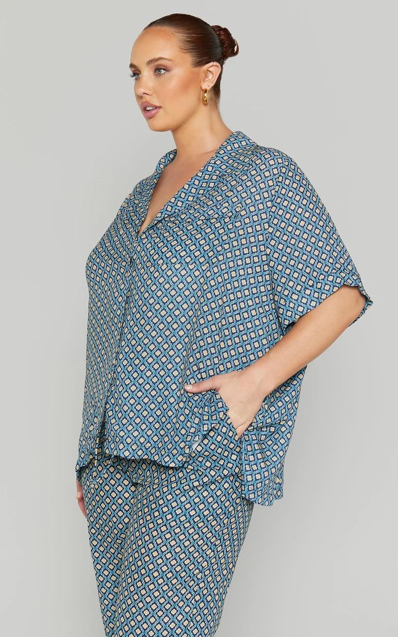 Brunita Shirt - Relaxed Short Sleeve Shirt in Tile Geo