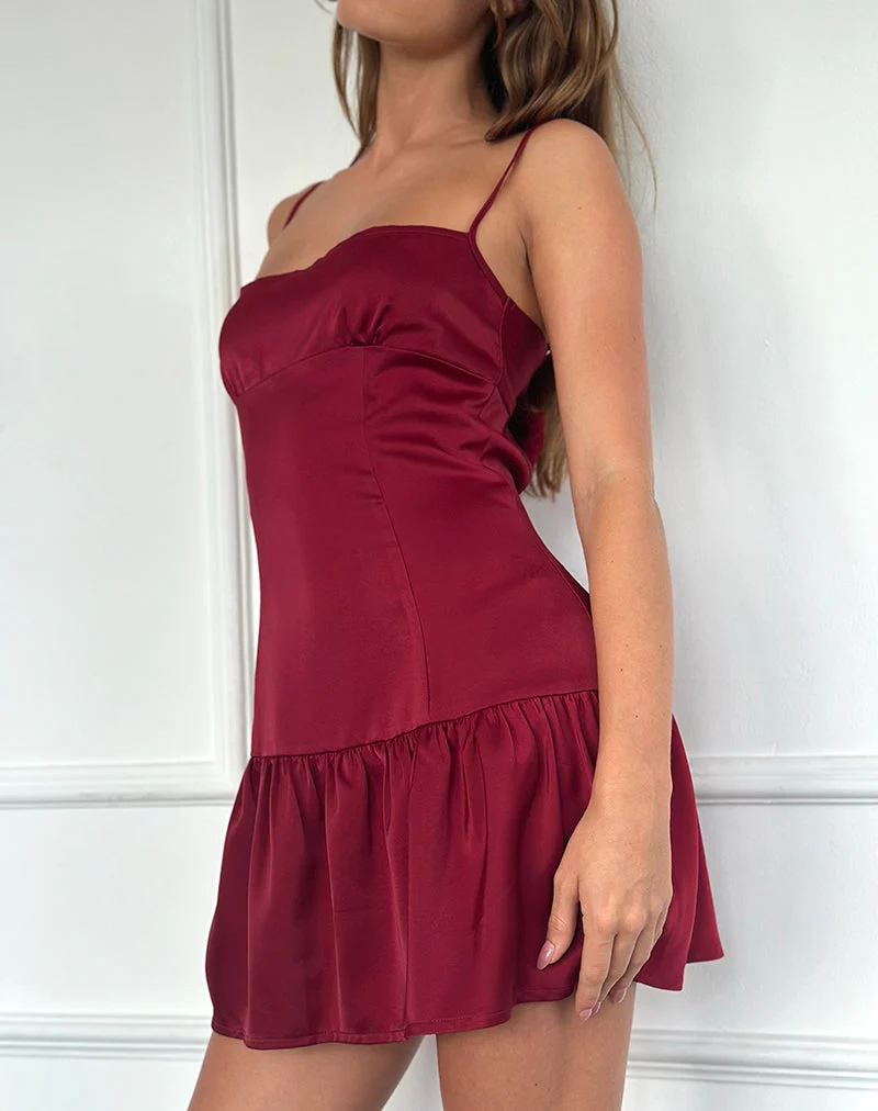 Oshi - Mini robe à dos ouvert en satin rouge