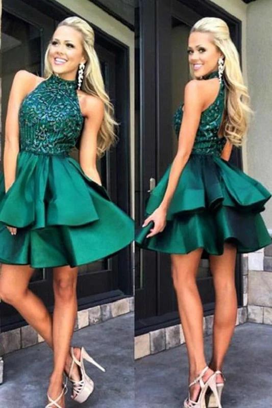 Robe de bal courte avec haut en perles vert émeraude et dos ouvert pour étudiant de première année