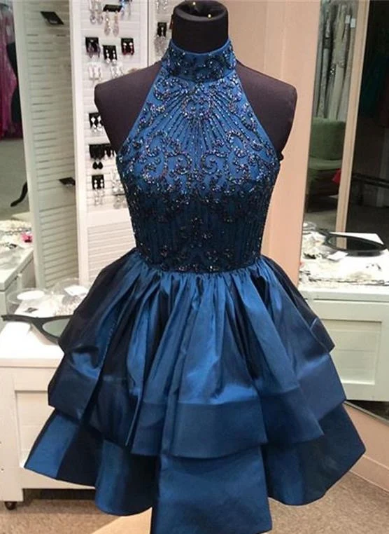 Robe de bal courte avec haut en perles vert émeraude et dos ouvert pour étudiant de première année