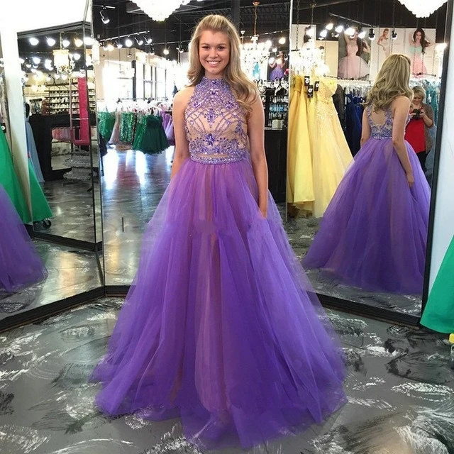Robe de bal deux pièces en strass lavande à col licou et jupe en tulle