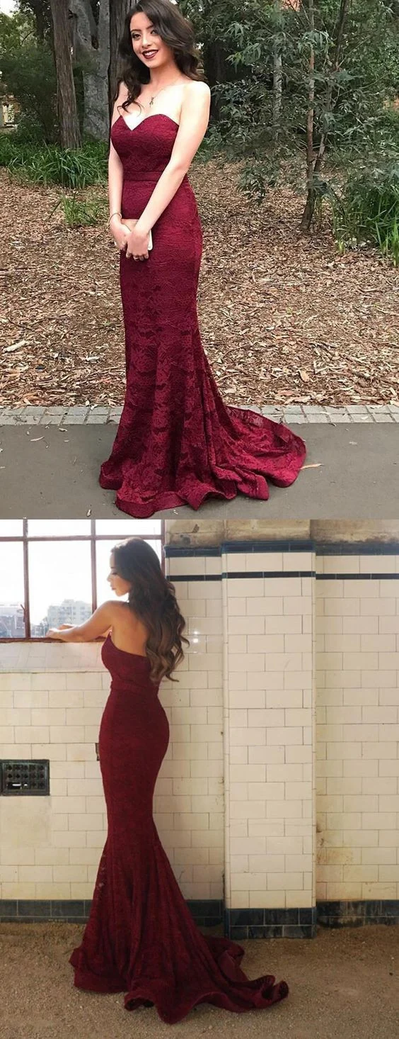 Robe formelle sirène sans bretelles en dentelle bordeaux avec traîne tribunal
