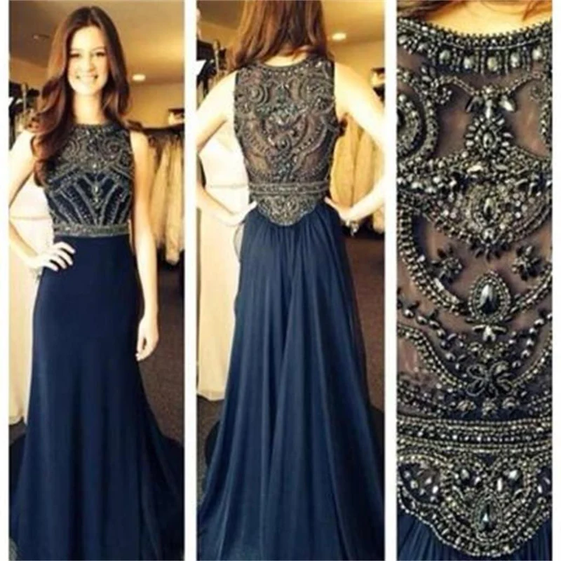 Robe formelle longue en mousseline de soie bleu marine avec haut perlé délicat