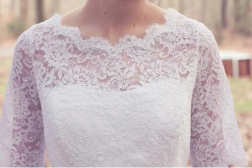 Robe de mariée courte en dentelle vintage de style campagnard avec manches