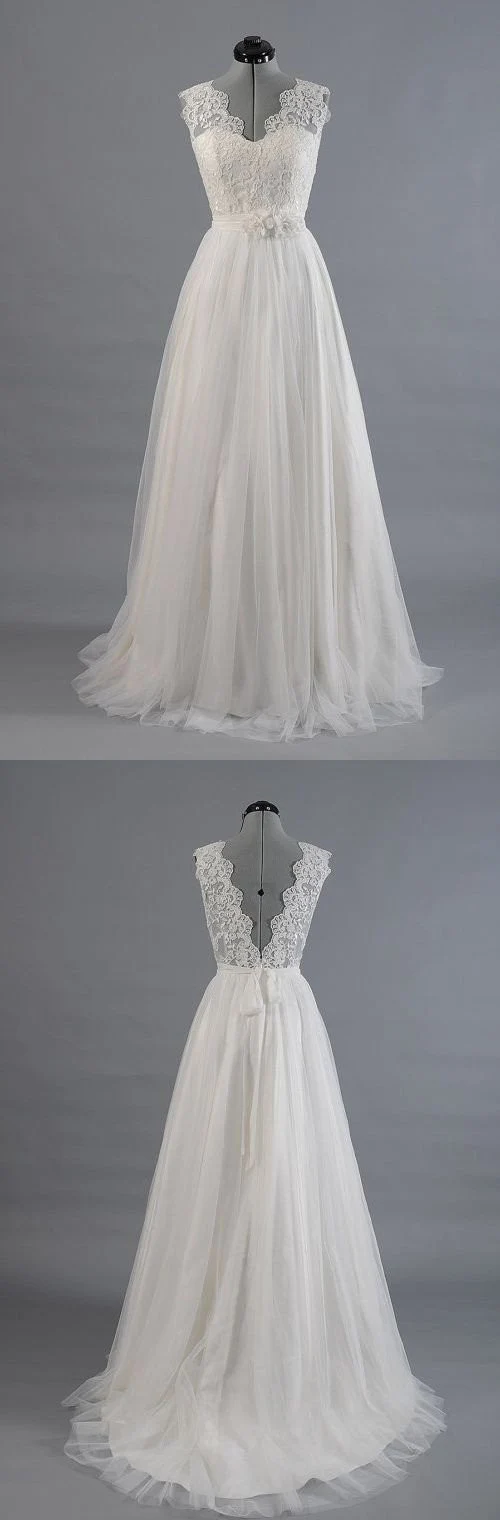 Robe de mariée bohème trapèze romantique en dentelle avec dos en V bas