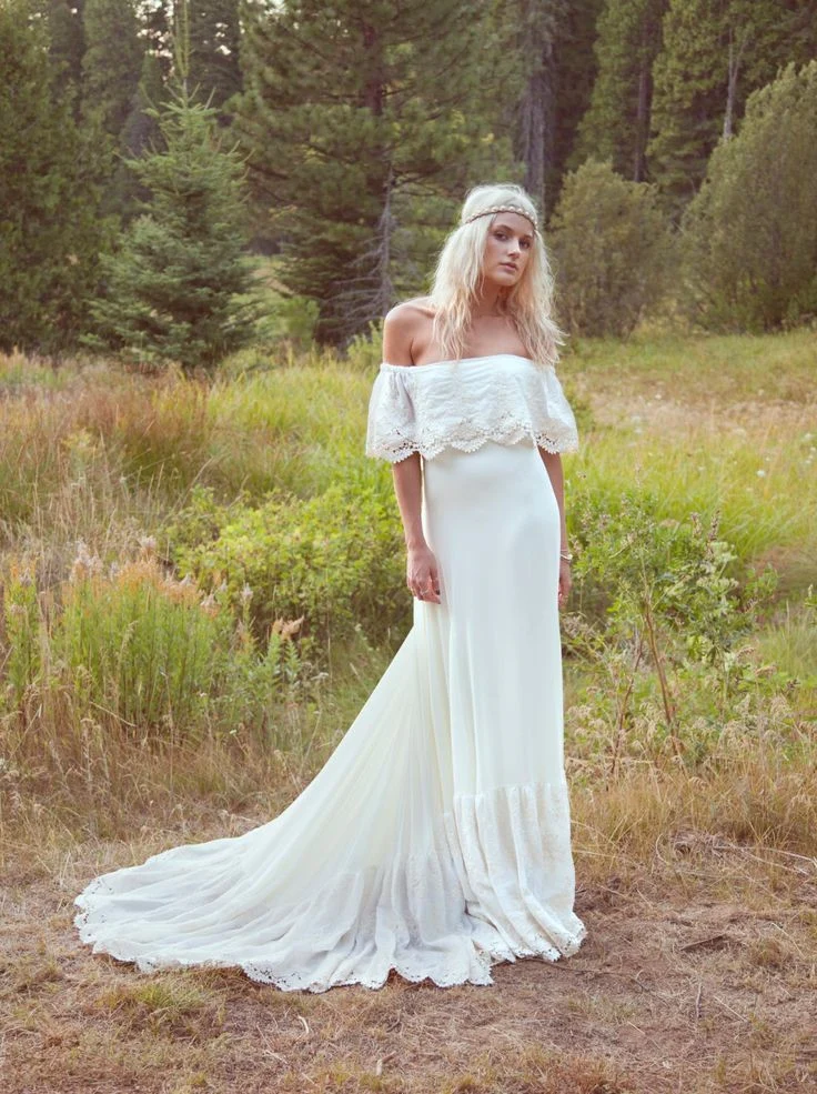 Boho mousseline de soie style campagnard hors de l'épaule gaine robe de mariée décontractée