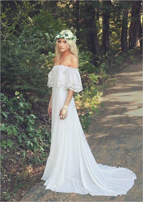 Boho mousseline de soie style campagnard hors de l'épaule gaine robe de mariée décontractée