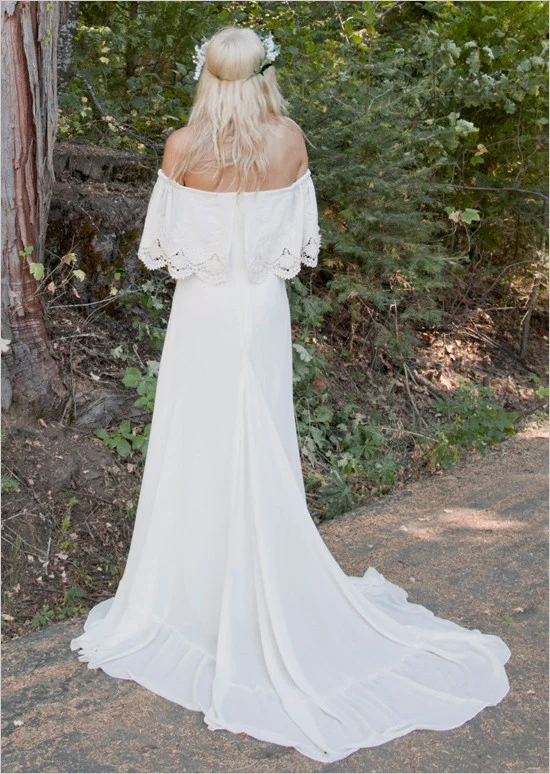Boho mousseline de soie style campagnard hors de l'épaule gaine robe de mariée décontractée