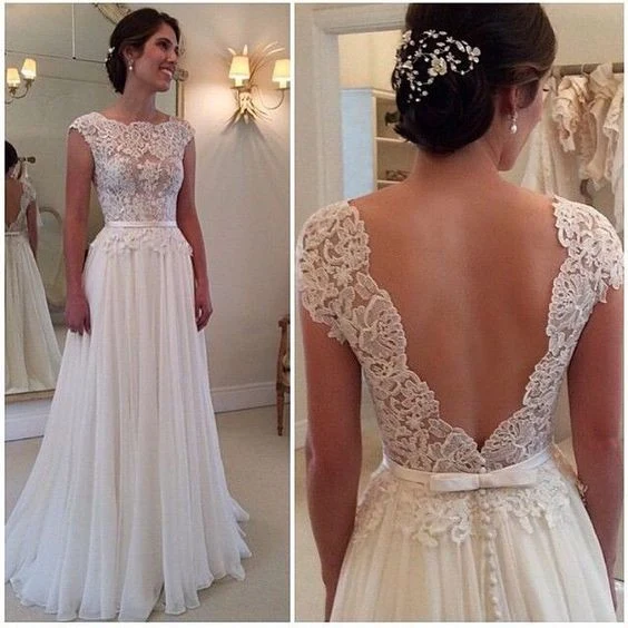 Robe de mariée classique en tulle à manches courtes et haut en dentelle avec traîne de balayage