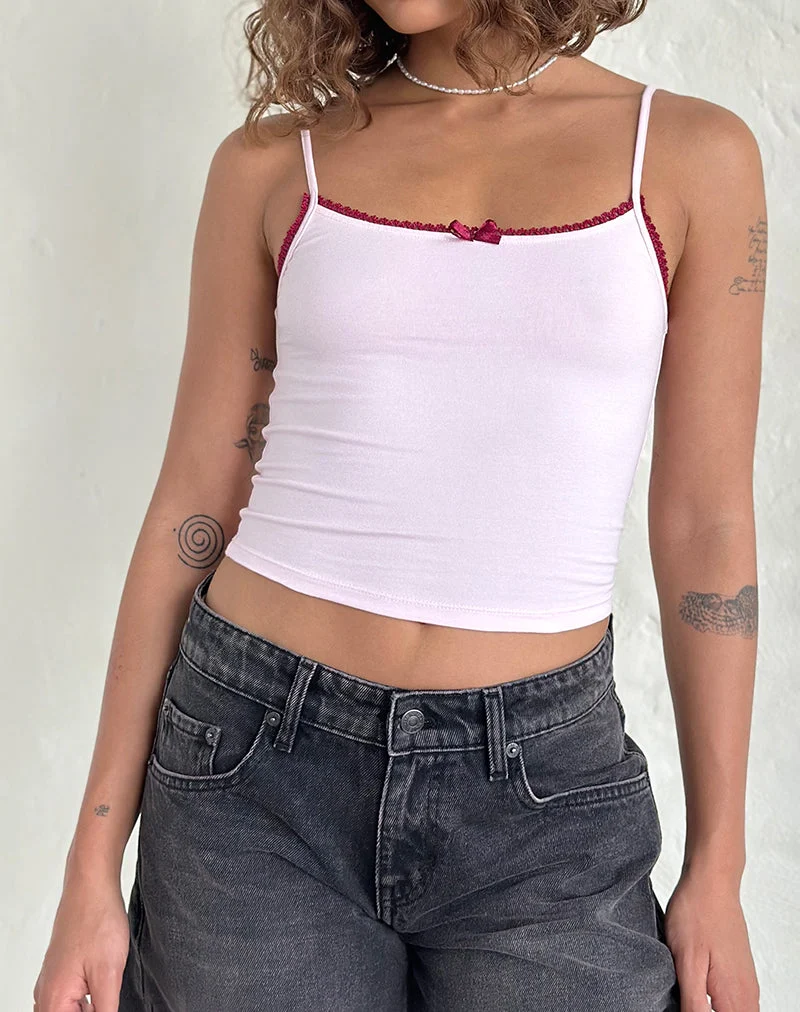 Top de gilet Suna en rose clair avec bordures en bourgogne