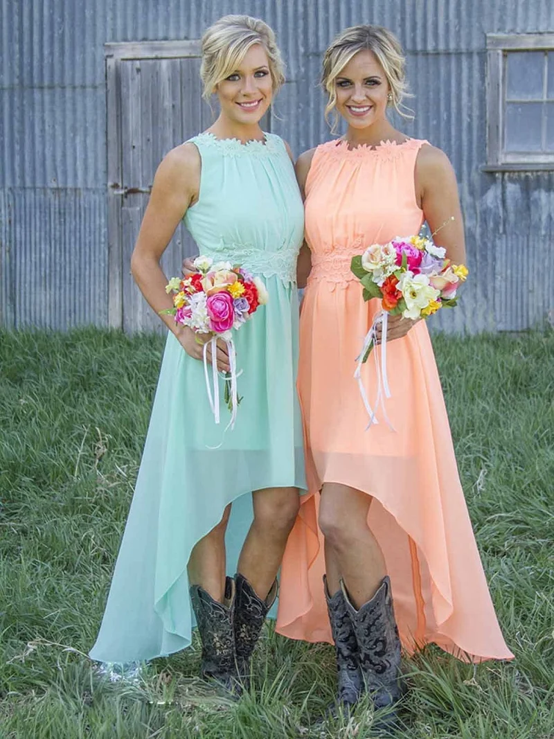 Country Rustic Robes de demoiselle d'honneur basses avec bottes de cowboy