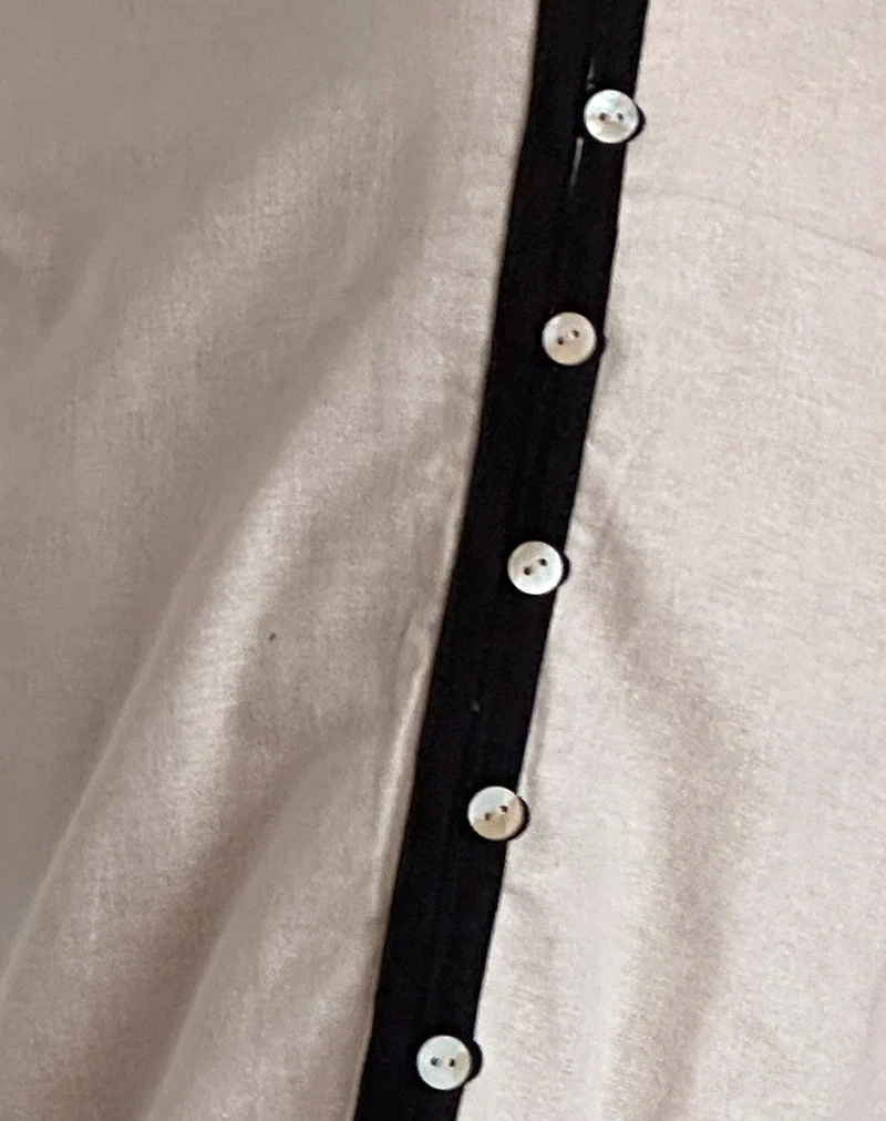 Mini robe de thé Berin en lin écru avec bordures noires