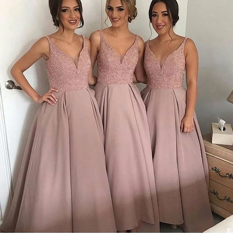 Robes de demoiselle d'honneur en satin mat, bretelles spaghetti, haut de perles rose poussiéreux, haut et bas