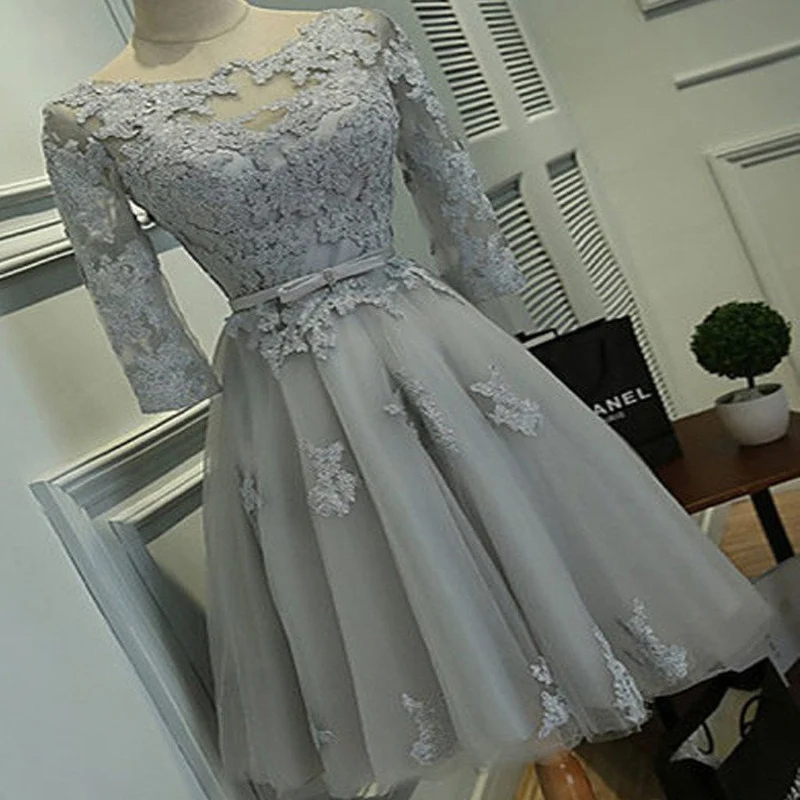 Robe de soirée courte en dentelle vintage grise à manches longues