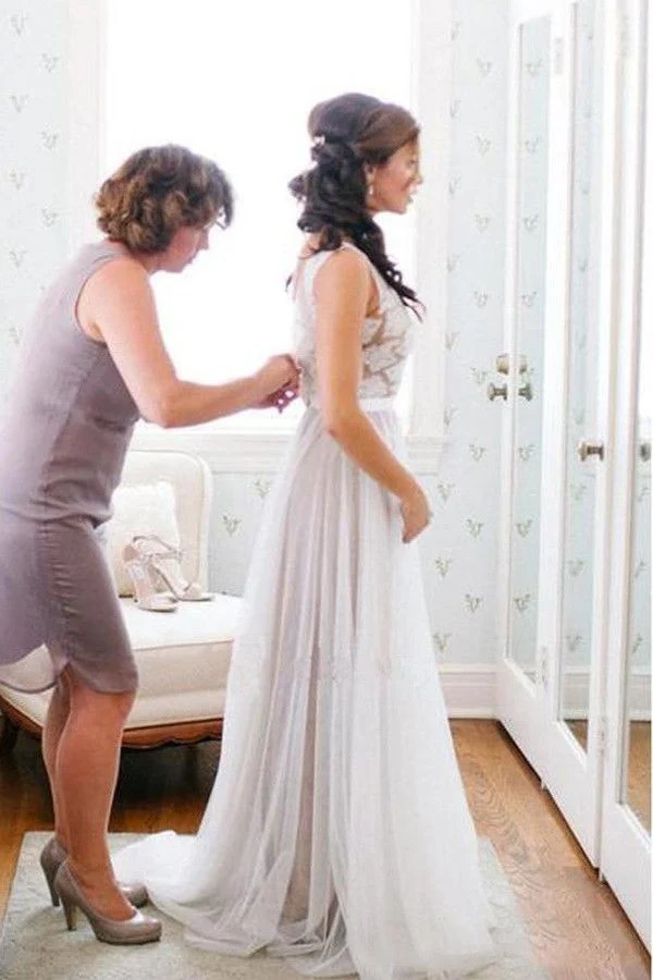 Robe de mariée bohème avec haut en dentelle et dos en V, été, plage